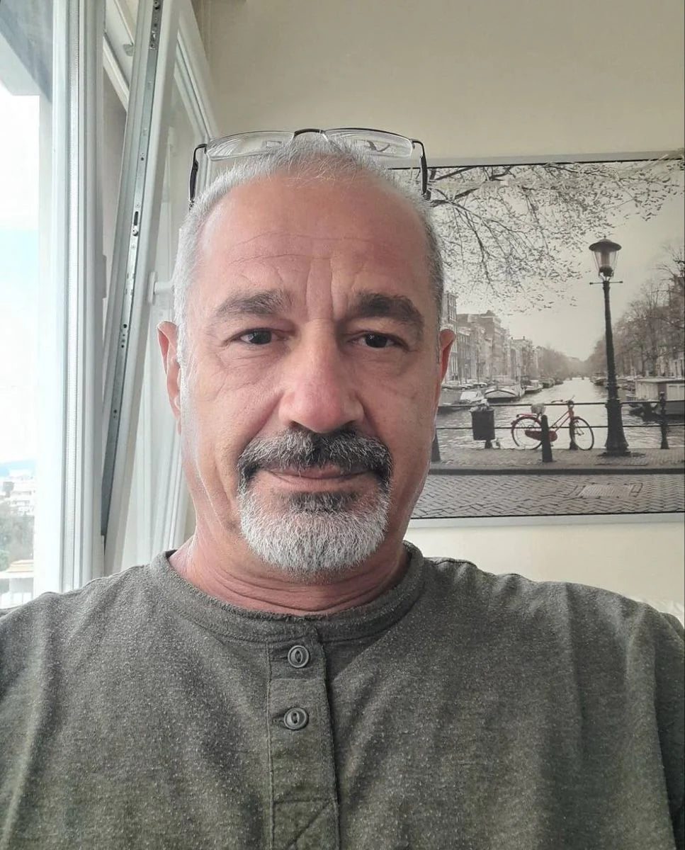 Javier - 49 años